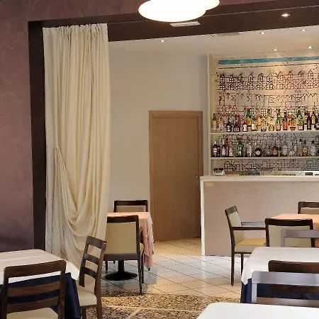 Mon Toc ホテル 2*