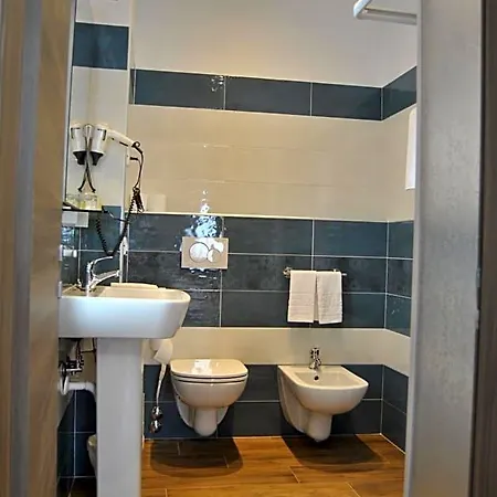 Mon Toc Hotel 2*