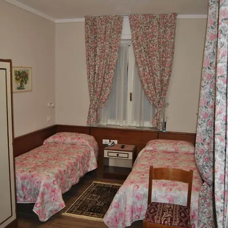 Hotel Mon Toc 2*