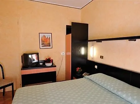 Mon Toc ホテル 2*